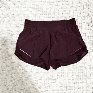 Lululemon Hotty Hot High Rise Line Short 4”, Size 6